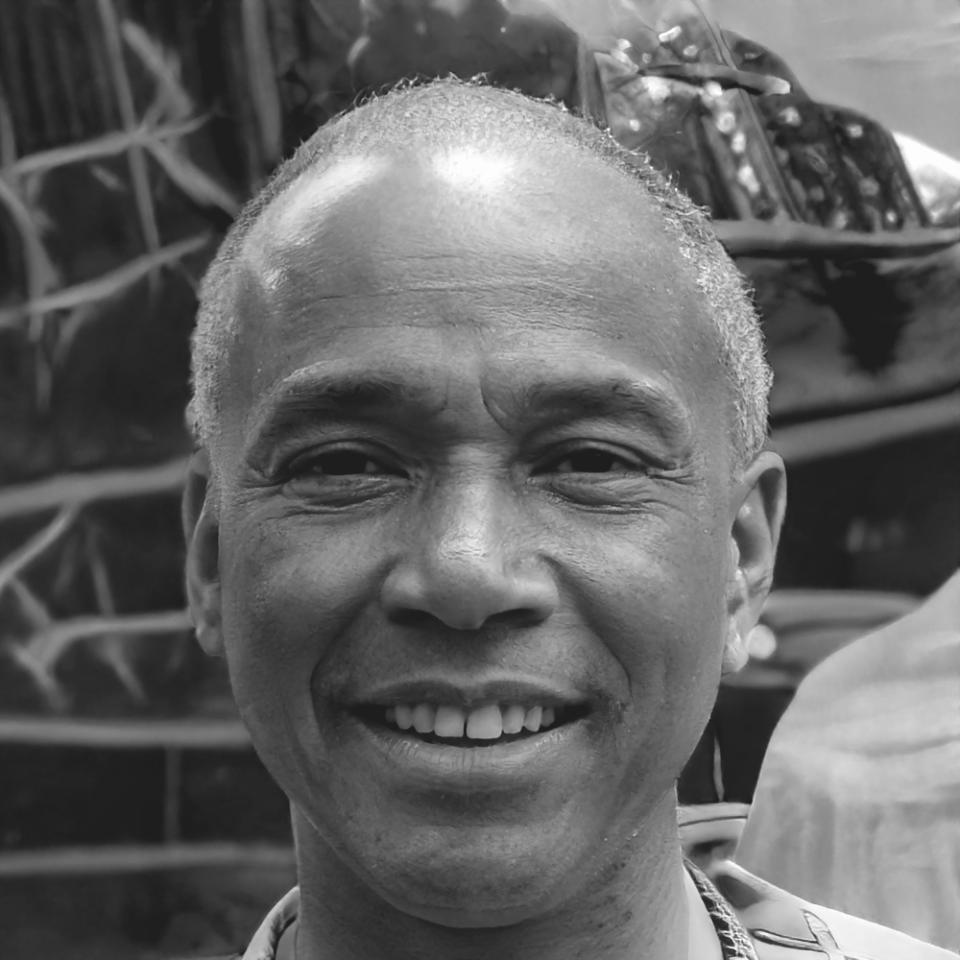 Lennart Siebert, Gründer und Hauptdozent bei yvarexilona